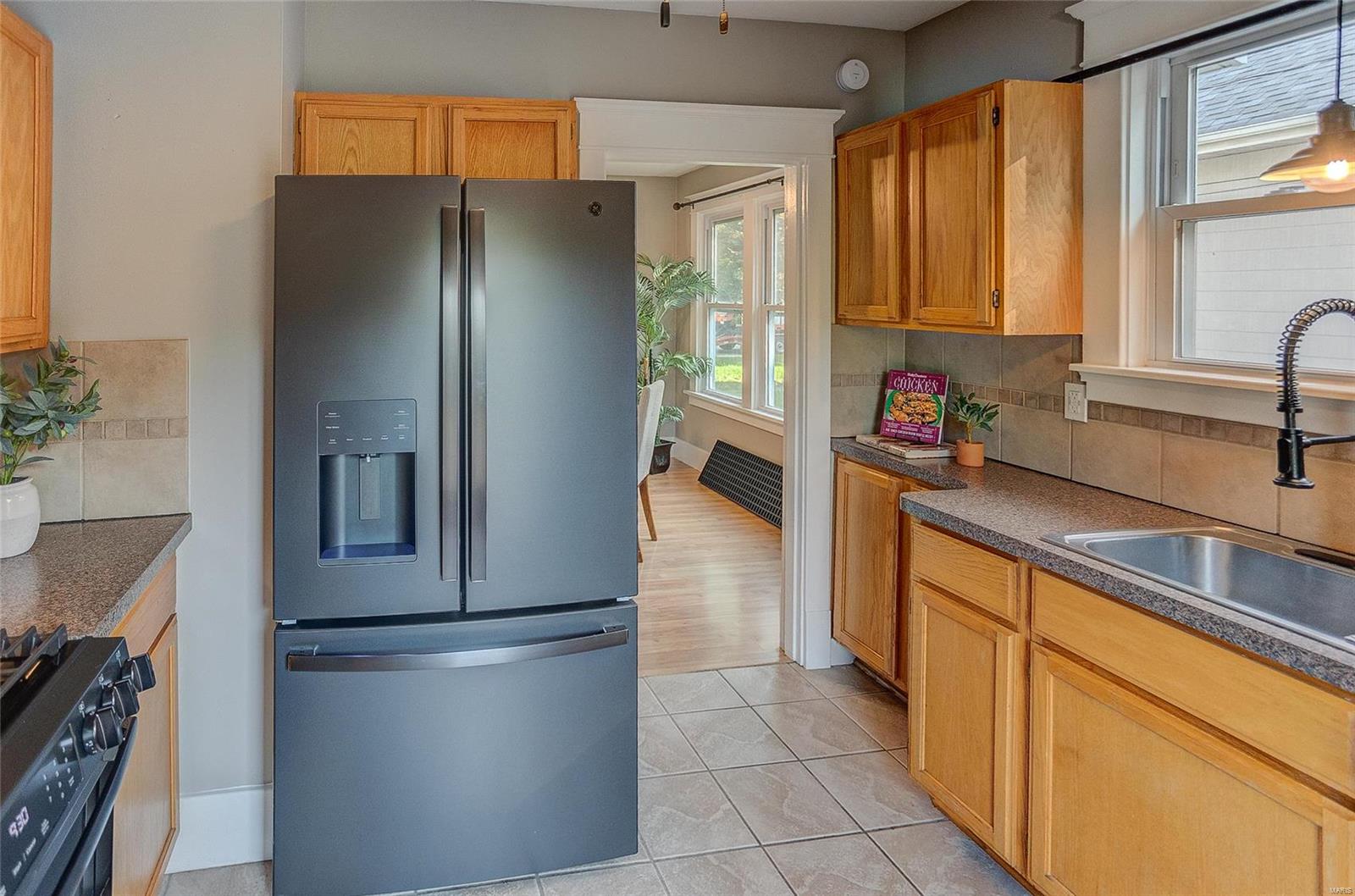 Edwardsville, Illinois 62025, United States, 3 Bedrooms Bedrooms, ,2 BathroomsBathrooms,Residential,Pending,41159