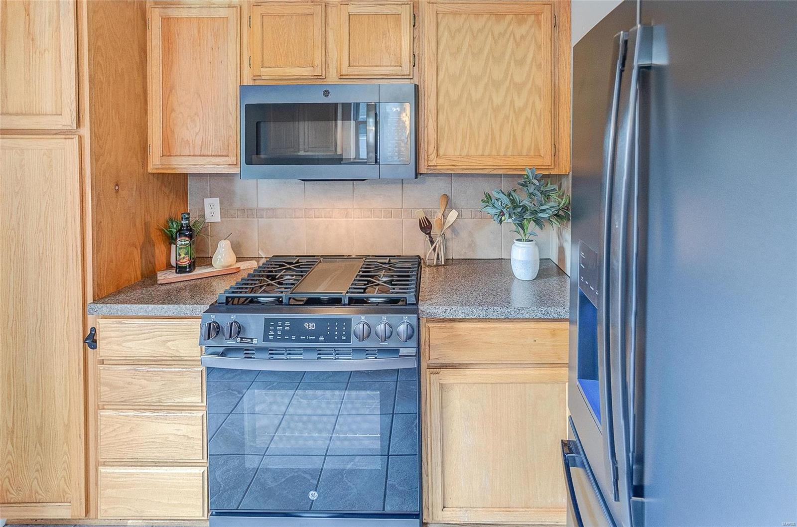 Edwardsville, Illinois 62025, United States, 3 Bedrooms Bedrooms, ,2 BathroomsBathrooms,Residential,Pending,41159