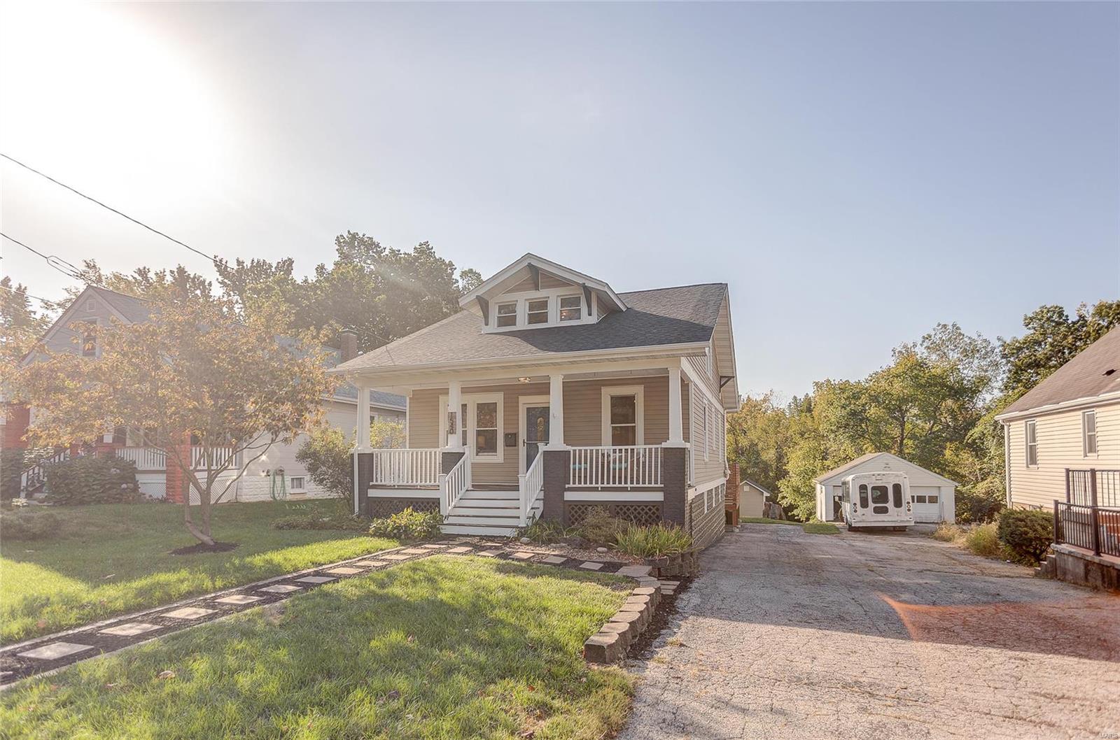 Edwardsville, Illinois 62025, United States, 3 Bedrooms Bedrooms, ,2 BathroomsBathrooms,Residential,Pending,41159