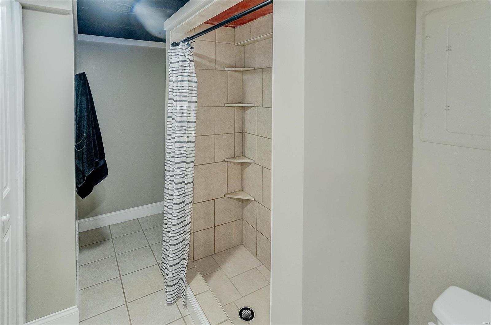 Edwardsville, Illinois 62025, United States, 3 Bedrooms Bedrooms, ,2 BathroomsBathrooms,Residential,Pending,41159