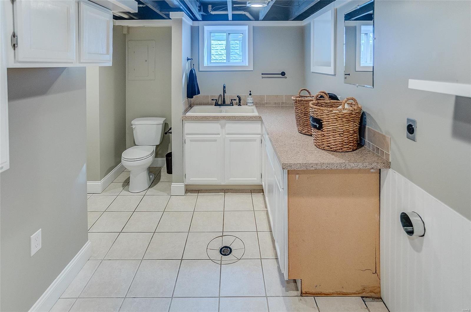 Edwardsville, Illinois 62025, United States, 3 Bedrooms Bedrooms, ,2 BathroomsBathrooms,Residential,Pending,41159