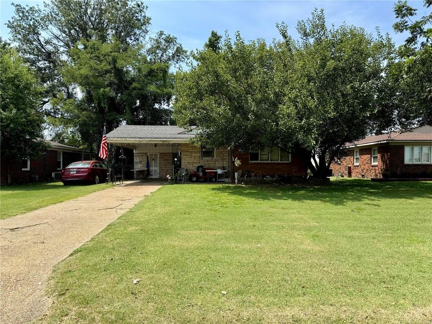 211 Barbara Drive is located on a quiet dead-end street. Property is occupied by a long term, loyal paying tenant. This property has 1035 square feet of living space with two bedrooms and one bathroom. Property will be sold AS-IS. If you are looking to add to your investment portfolio, this would be a great asset!