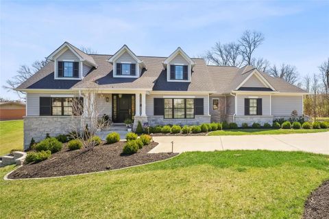 Photo of 11274 Elsie Manor Court, Creve Coeur, MO 63141 (MLS # 25014863)