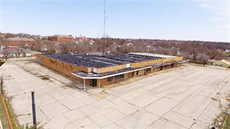 Incredibly Versatile Commercial Use property right on Hwy 72 in Rolla. There's a total of 4.17 acres m/l with 325 ft m/l of road frontage just a turn off of Hwy 63! This area is very active with high traffic exposure and consists of 3 lots surrounded by a mix of commercial and residential areas. Location is very close to Walmart and downtown businesses. Property to be sold in "as is" condition. Call for additional info! Location: City, Hwy/Interstate Frntg