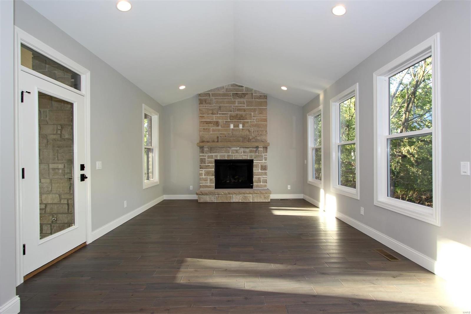 Lone Pine Woods - Residential