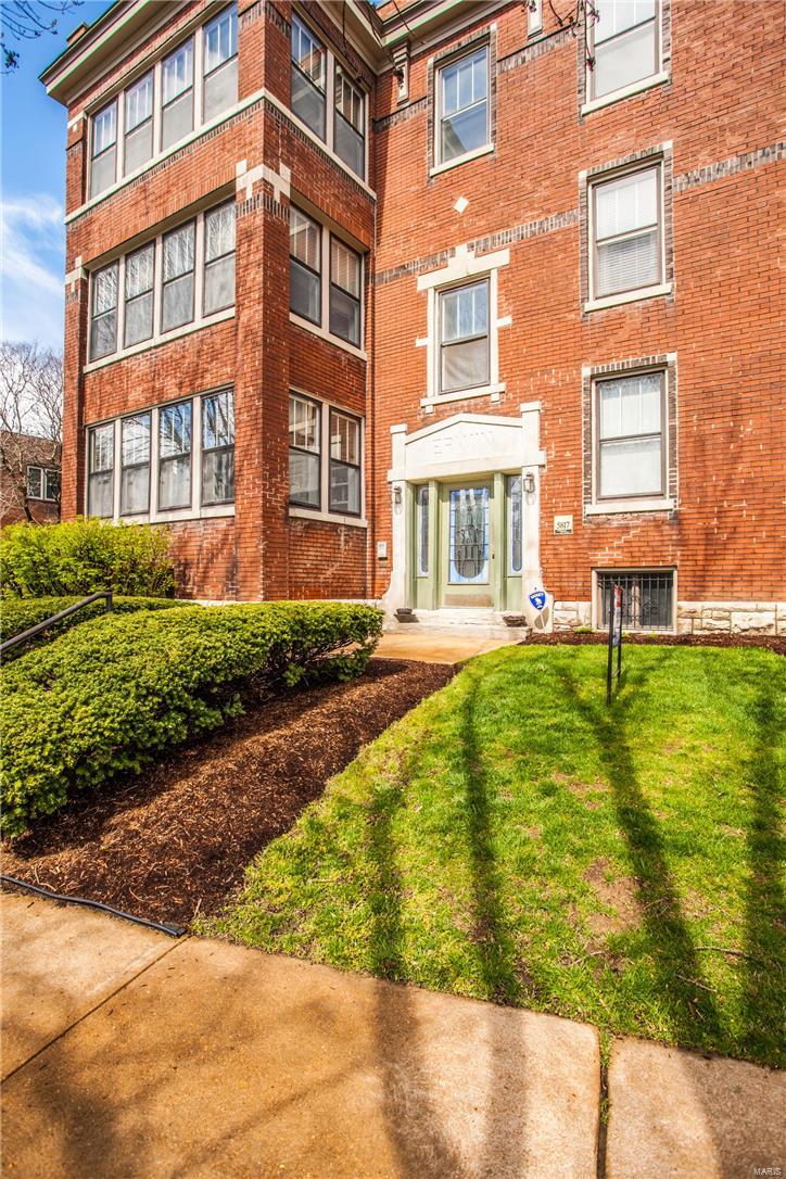 Debaliviere Place West Ph I - Residential
