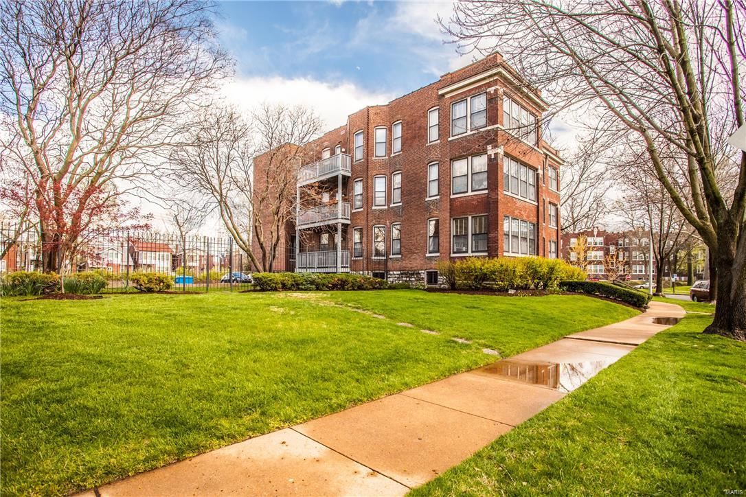 Debaliviere Place West Ph I - Residential