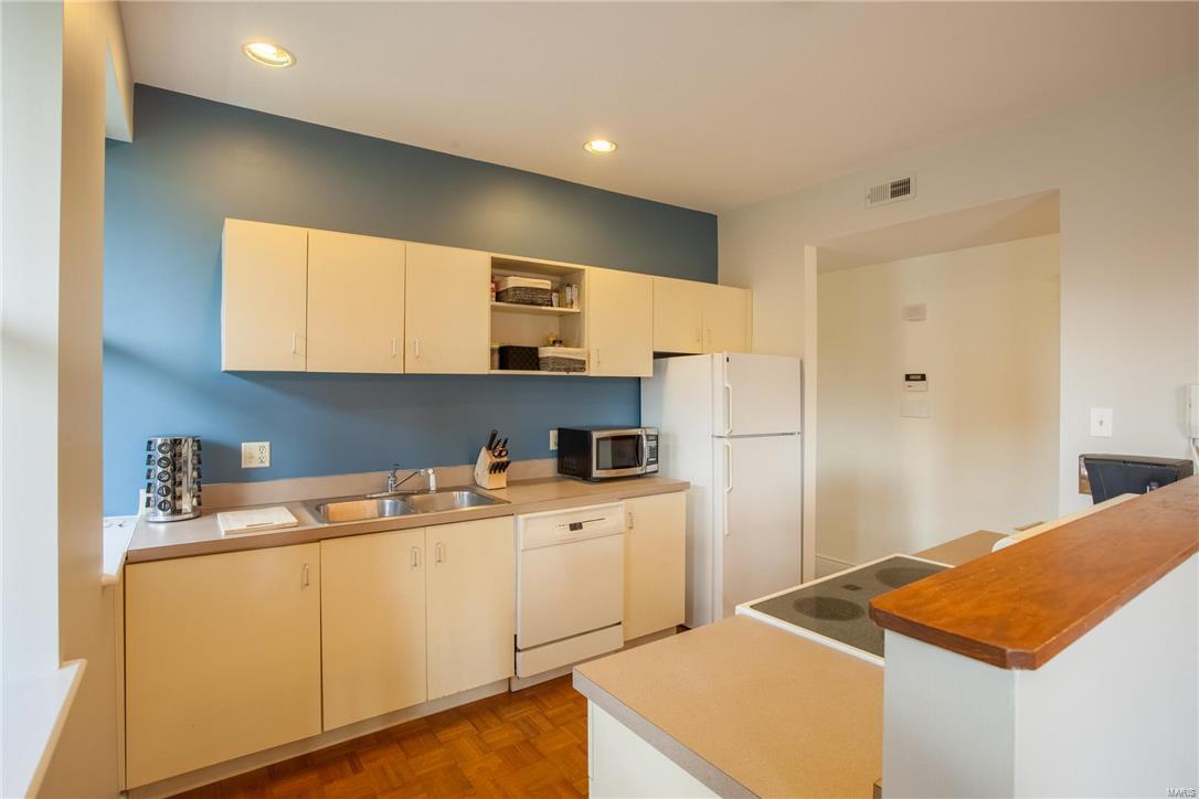 Debaliviere Place West Ph I - Residential