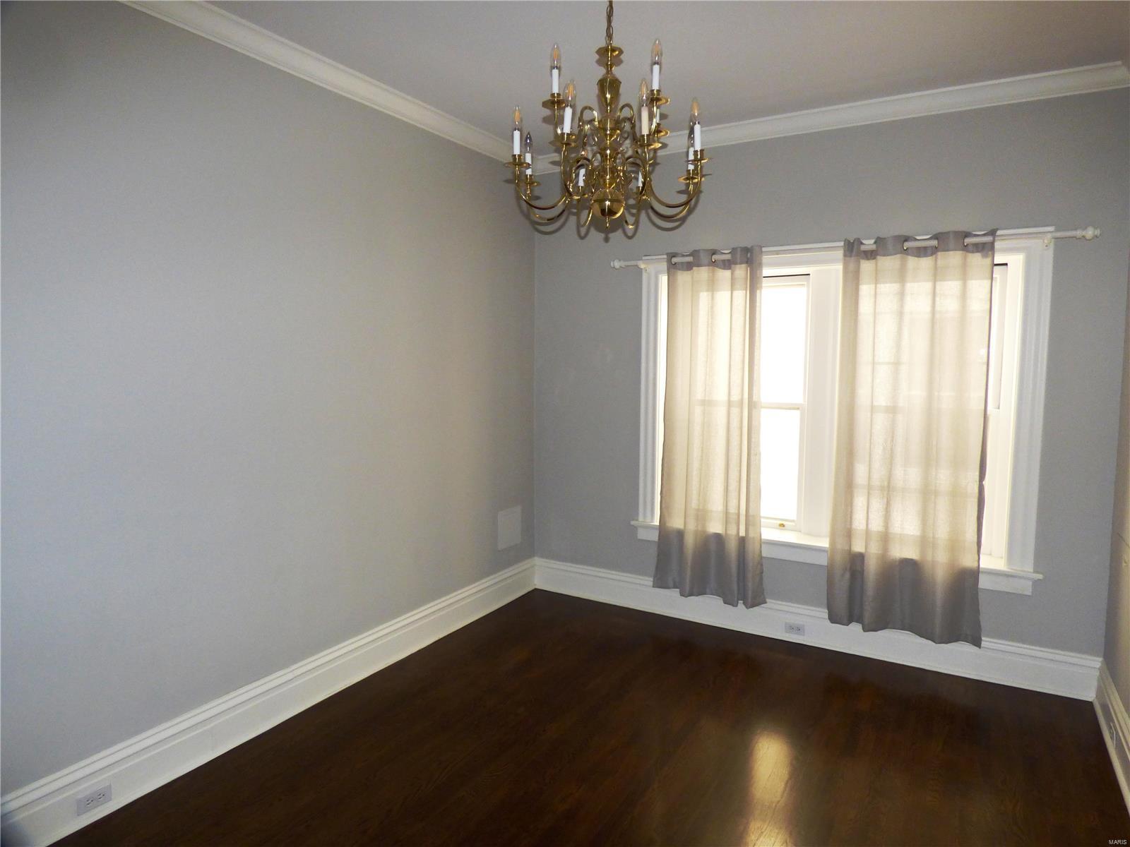 14 N Kingshighway Boulevard 7