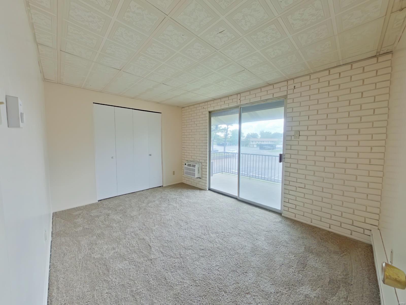 Hazelcrest Iii Condo - Residential
