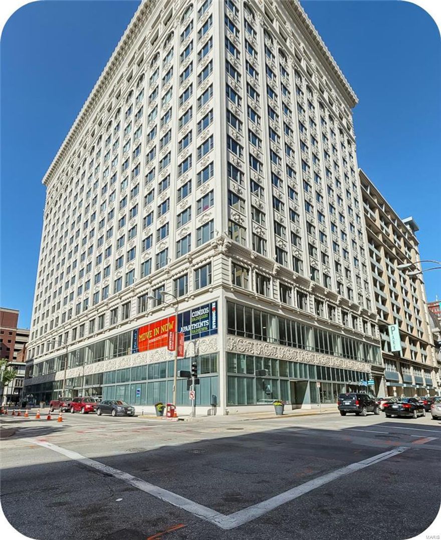 Welcome to The Syndicate! Unit #1009 has amazing south and west city views of downtown STL. This CORNER UNIT allows for a sun filled living space that will have you gettin' all the vitamin D the doc. prescribed. The OPEN FLOOR PLAN is perfect for entertaining your friends & family before heading out to a Cards or Blues game. The beautiful kitchen features CORIAN COUNTERS, STAINLESS STEEL APPLIANCES, & a BIG ISLAND. The MASTER SUITE has a walk-in closet and a fabulous master bath with a walk-in shower and separate soaking tub for those nights you need a bubble bath to say goodbye to stress and say hello to a glass of wine. The 2nd bedroom is a great size and also features a walk-in closet and the IN UNIT LAUNDRY will allow for you to multi-task with the best of them. Amenities are: HUGE Fitness center, Art Galleries, Workshop, A recreation/community room, center courtyard, secured storage unit, & Rooftop deck. Schnucks Culinaria is located in the same building! Now that's the LUX life! Location: Corner Location