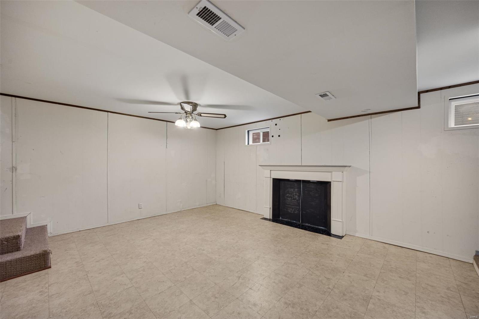 St Charles, Missouri 63301, United States, 2 Bedrooms Bedrooms, ,2 BathroomsBathrooms,Residential,Pending,103759