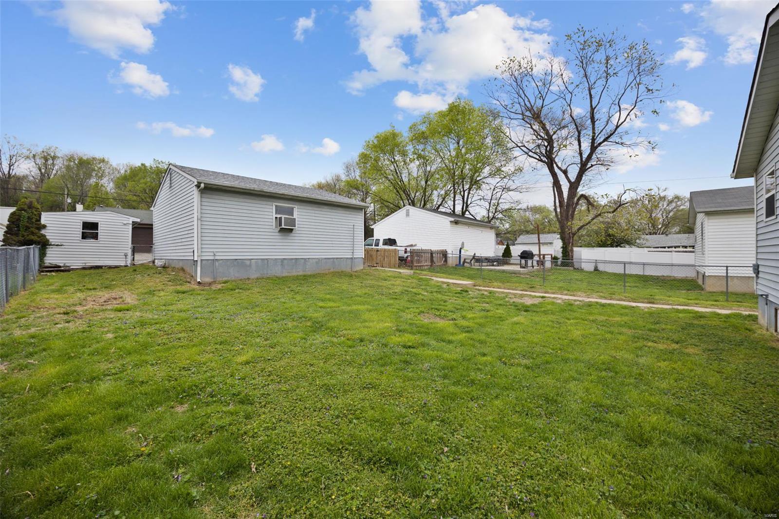 St Charles, Missouri 63301, United States, 2 Bedrooms Bedrooms, ,2 BathroomsBathrooms,Residential,Pending,103759