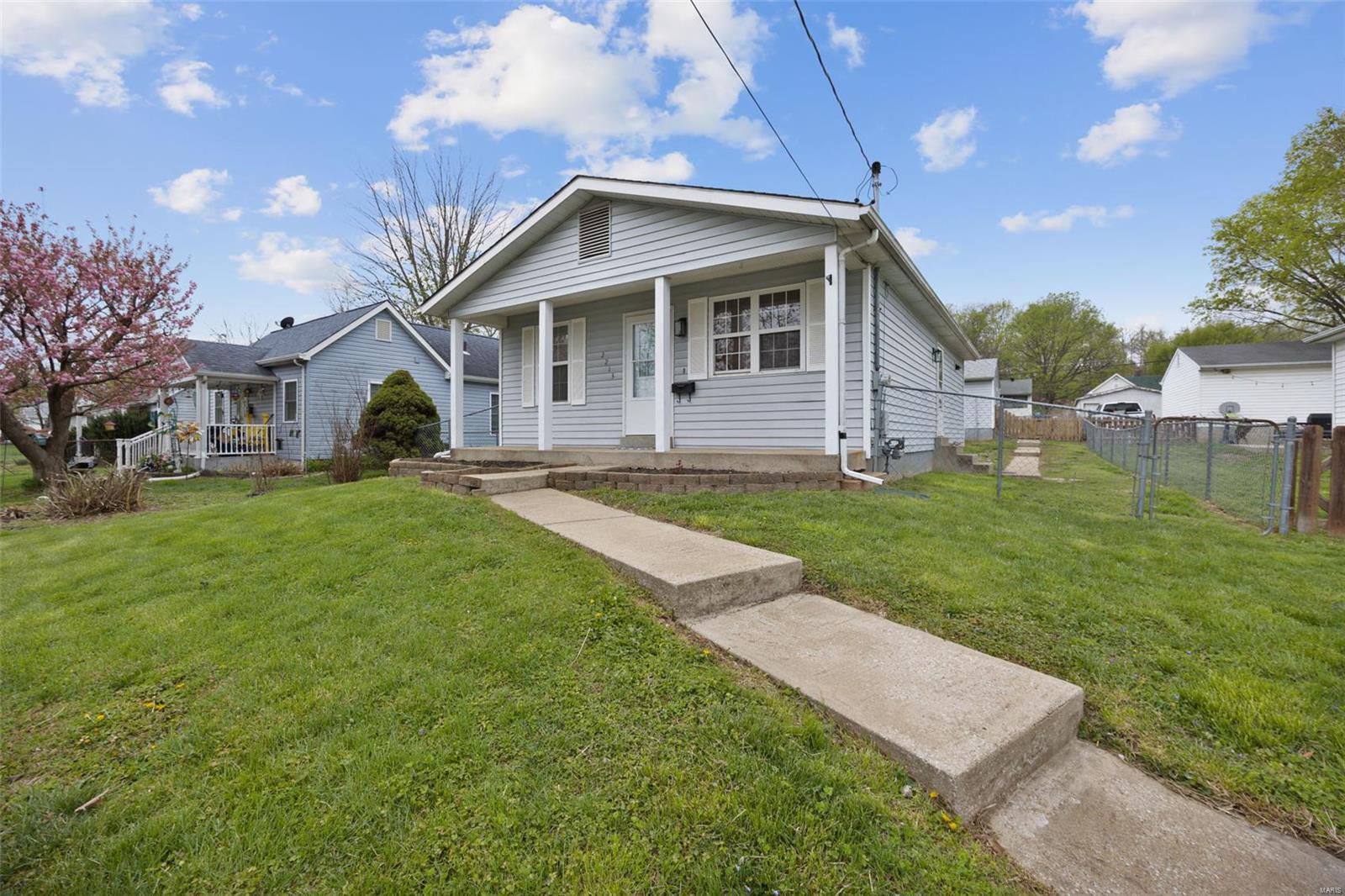 St Charles, Missouri 63301, United States, 2 Bedrooms Bedrooms, ,2 BathroomsBathrooms,Residential,Pending,103759