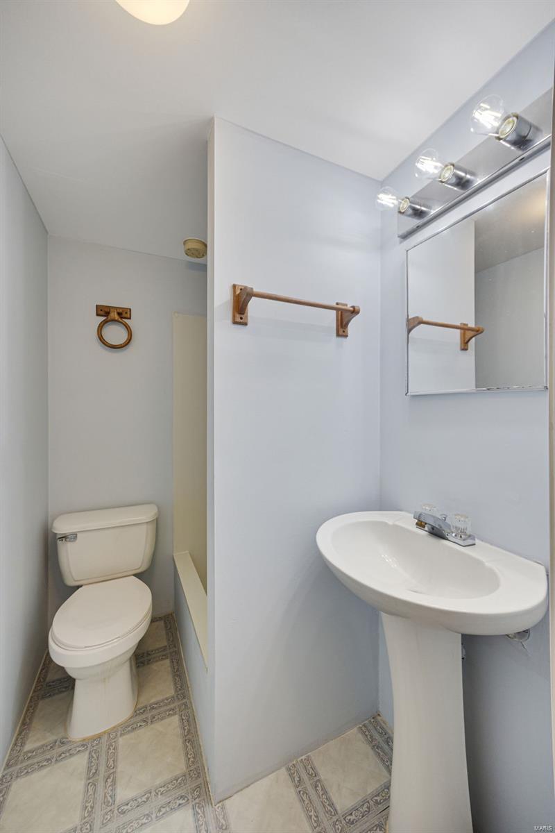 St Charles, Missouri 63301, United States, 2 Bedrooms Bedrooms, ,2 BathroomsBathrooms,Residential,Pending,103759