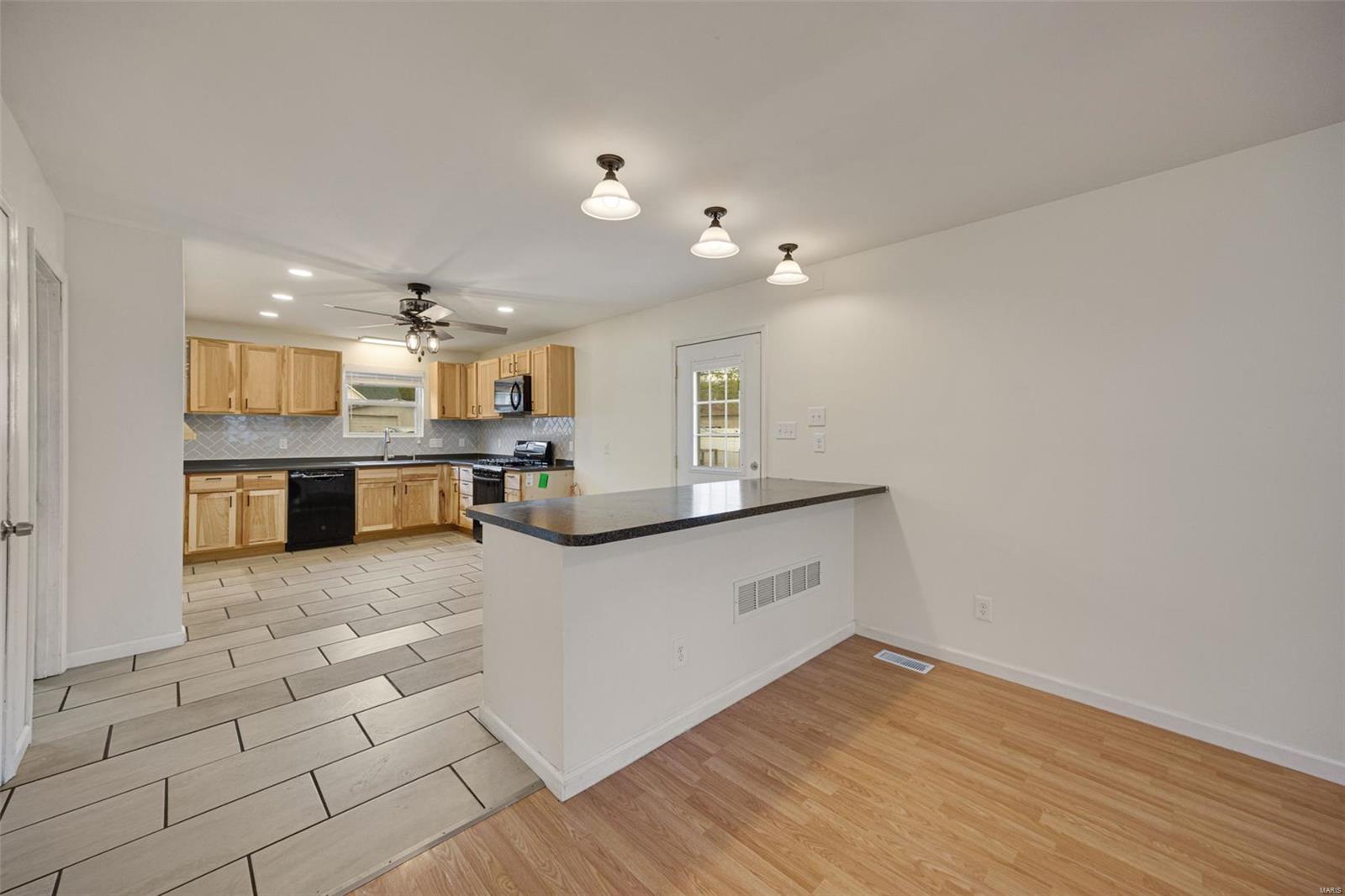 St Charles, Missouri 63301, United States, 2 Bedrooms Bedrooms, ,2 BathroomsBathrooms,Residential,Pending,103759