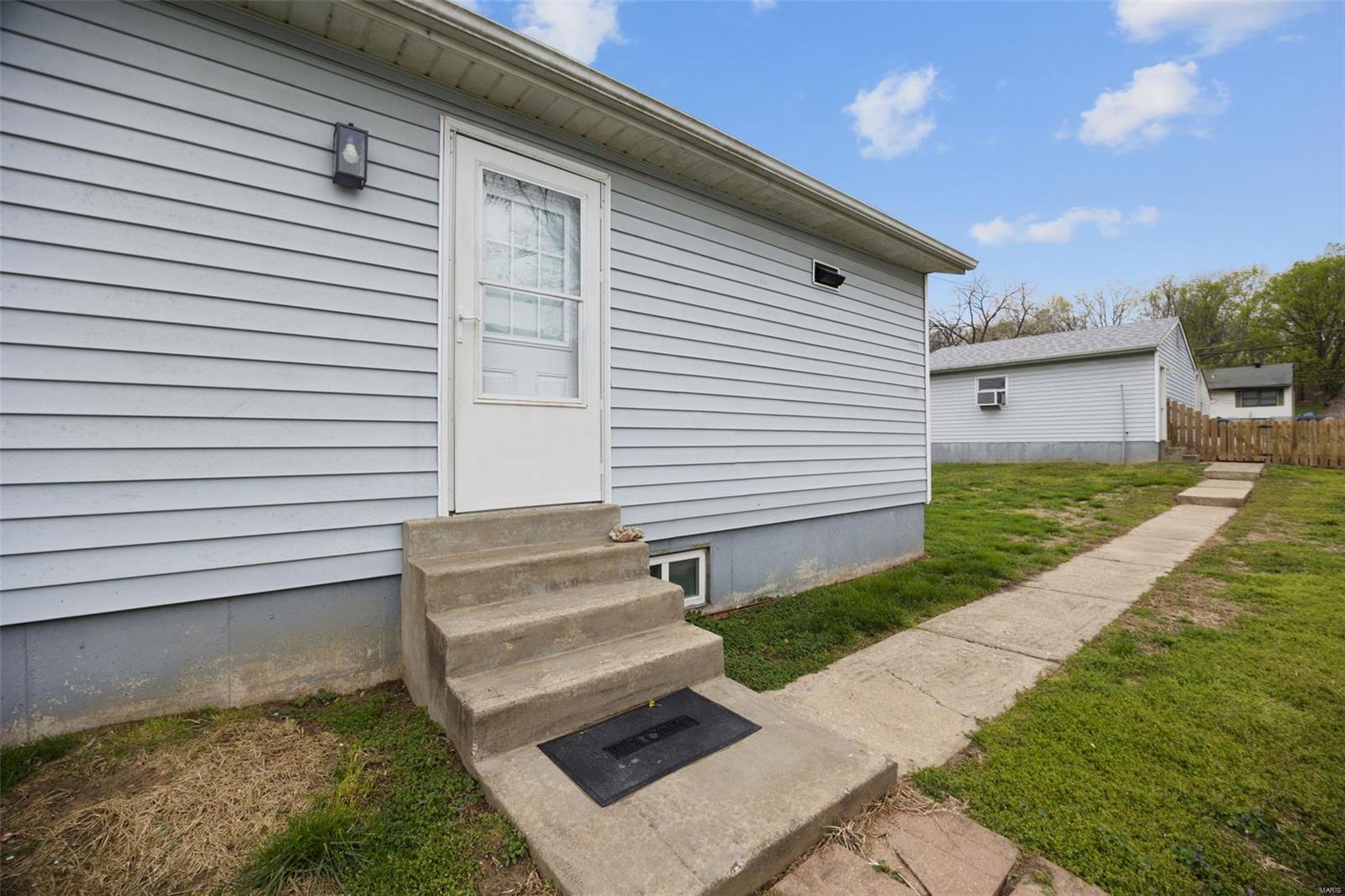 St Charles, Missouri 63301, United States, 2 Bedrooms Bedrooms, ,2 BathroomsBathrooms,Residential,Pending,103759