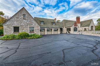 The Castle of Montebello - Residential