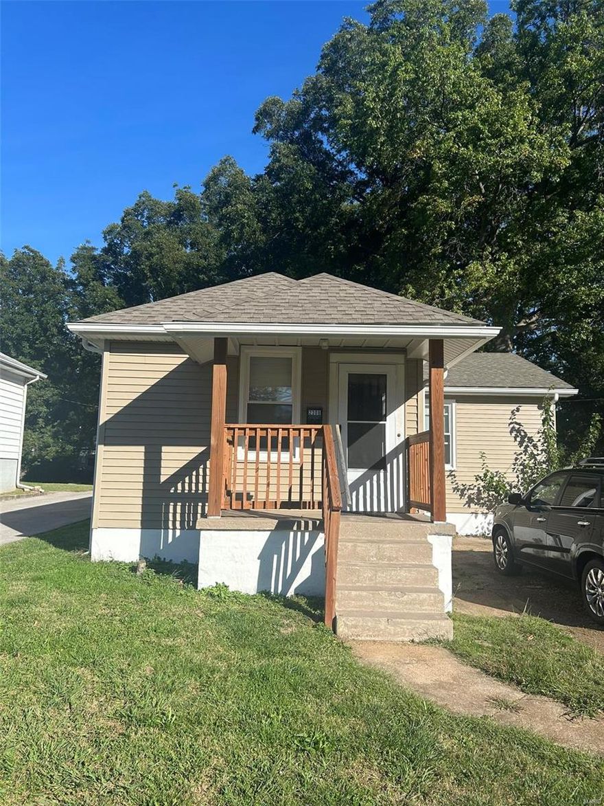 This cozy 1 bedroom home sits on a huge lot in the enjoyable Overland! The following items have been completed in the last few years: roof, HVAC, siding, soffit, fascia, gutters, doors, flooring, and KITCHEN/BATHROOM!  BRAND NEW WINDOWS! New stainless-steel appliances in the kitchen! The kitchen has plenty of cabinet space and new granite countertops!