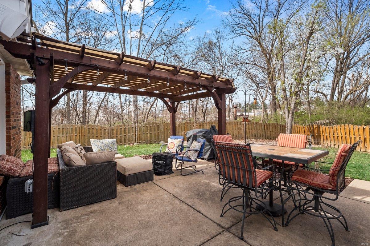 Ballwin, Missouri 63021, United States, 3 Bedrooms Bedrooms, ,3 BathroomsBathrooms,Residential,Coming Soon,97208