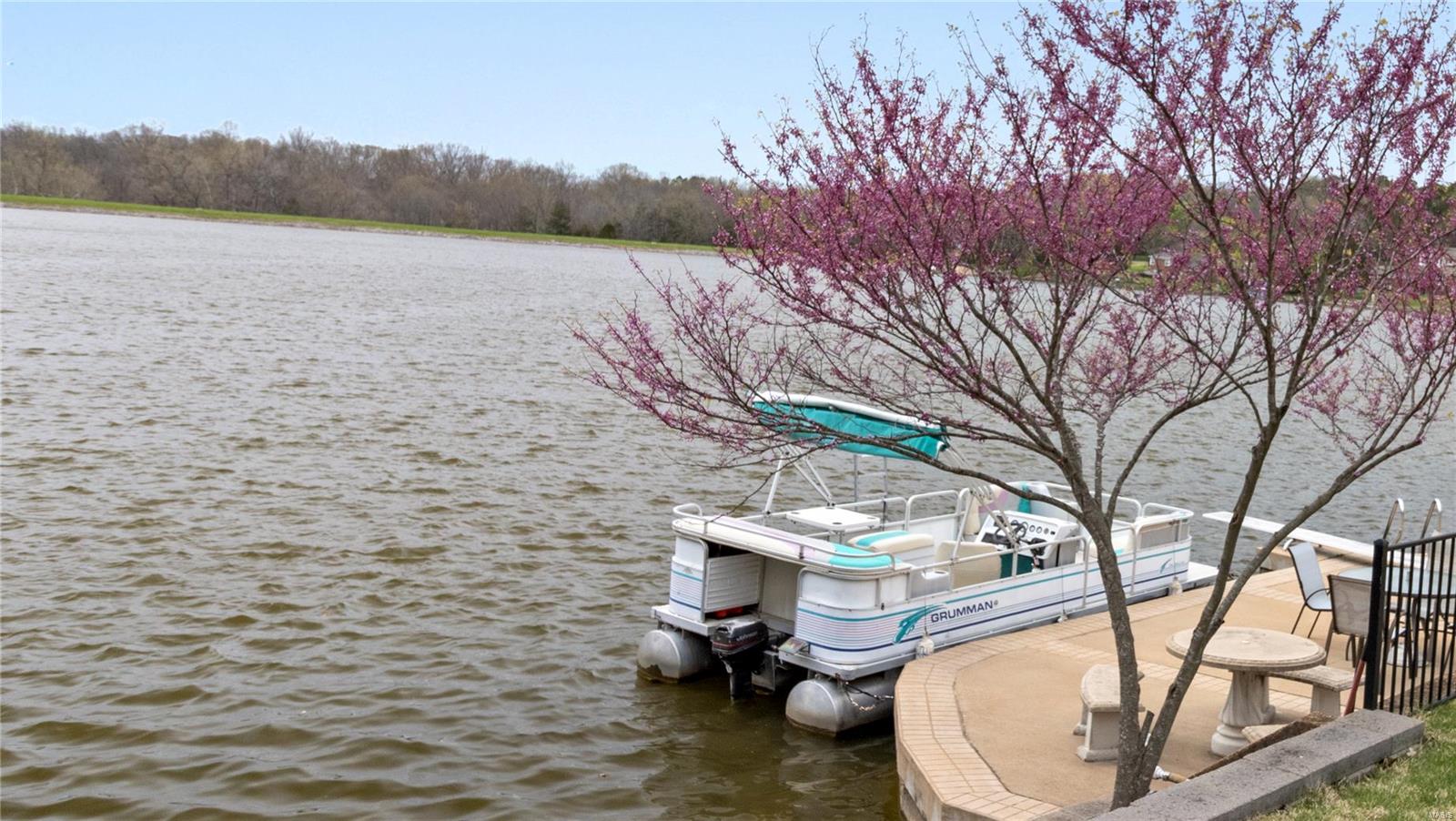 3753 S Lakeshore Drive