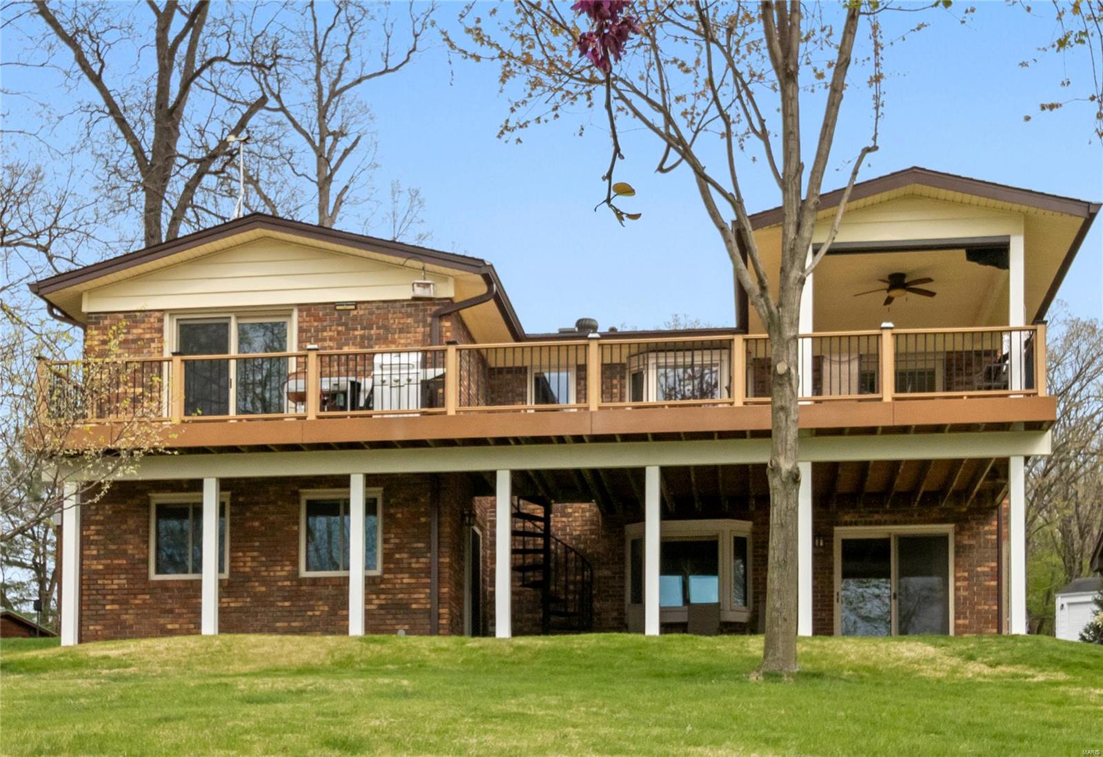 3753 S Lakeshore Drive