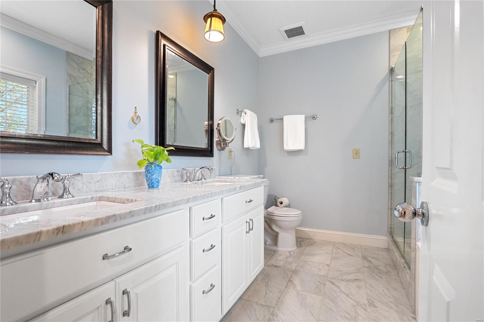 Glenridge/Oxford Twnhms A Condo - Residential