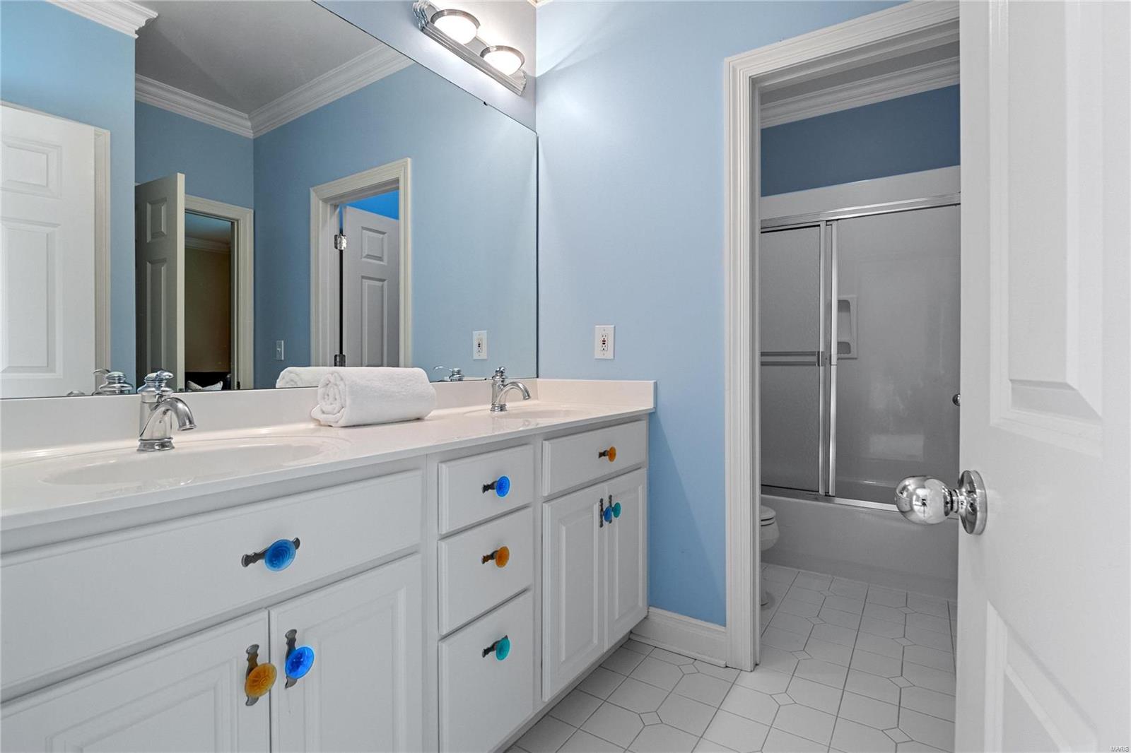 Glenridge/Oxford Twnhms A Condo - Residential