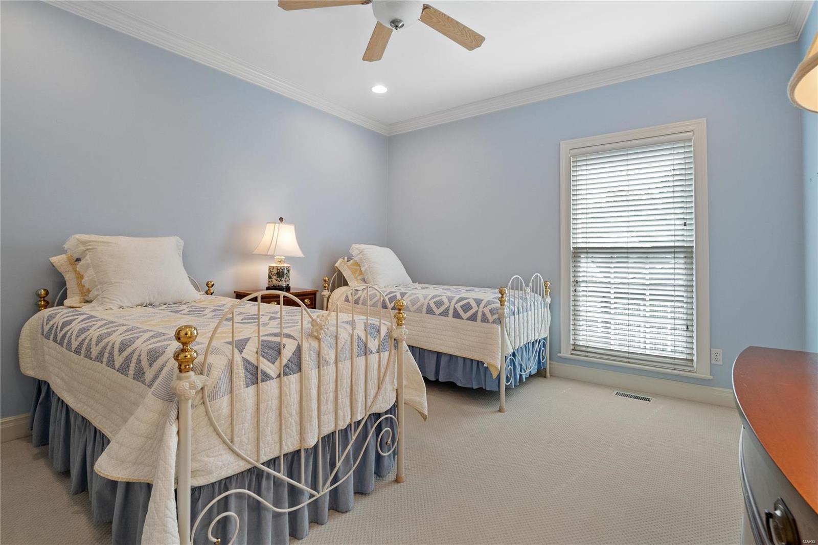 Glenridge/Oxford Twnhms A Condo - Residential