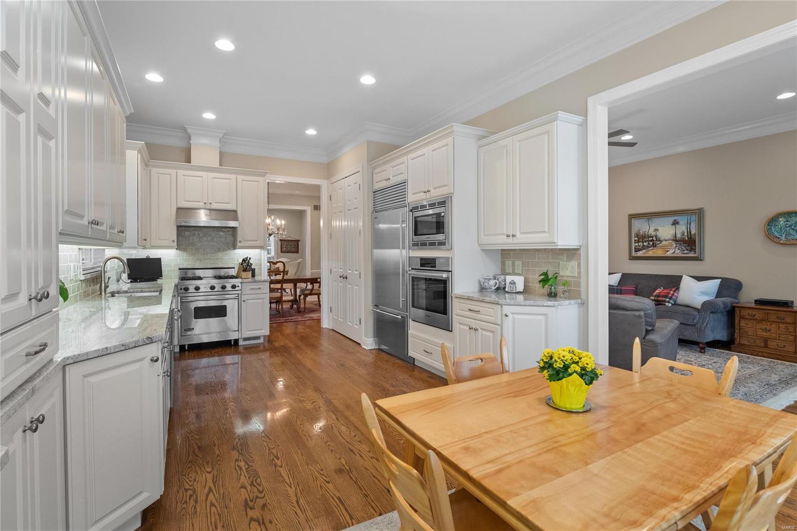 Glenridge/Oxford Twnhms A Condo - Residential