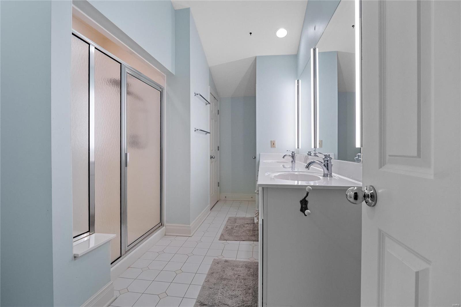 Glenridge/Oxford Twnhms A Condo - Residential