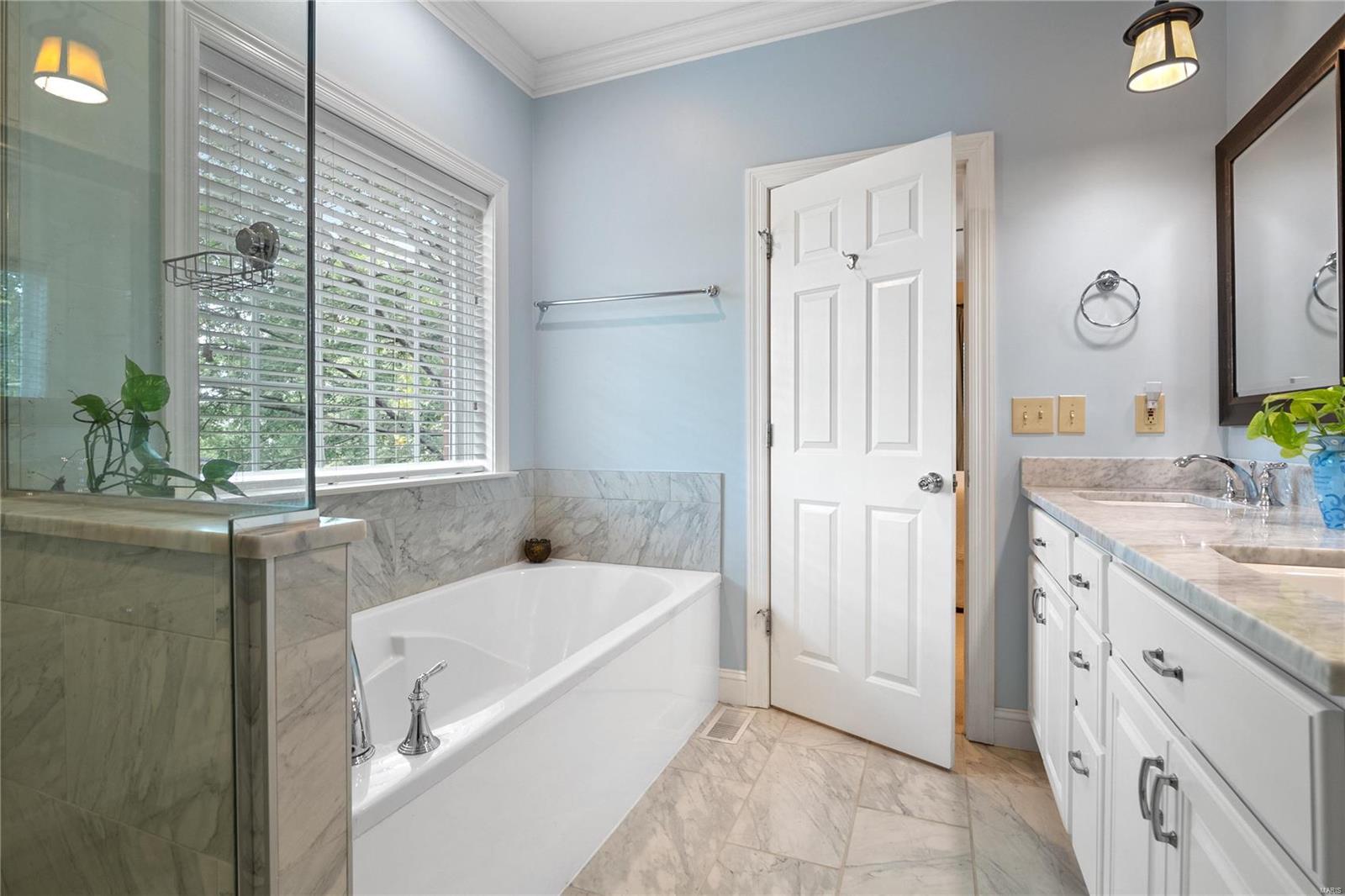 Glenridge/Oxford Twnhms A Condo - Residential