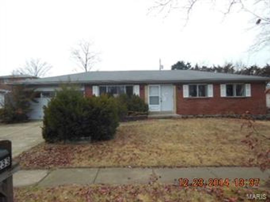 Spacious ranch home with a covered patio off the kitchen! Some updates to the kitchen, formal dining room, master bedroom has a private bath with shower. Features a partially finished basement with a recreation room, office/den and a half bath. Exterior has decorative brick front, siding on sides and rear, enclosed soffits.  Your proof of funds or a pre-approval letter dated within the last 30 days must accompany all offers. A special addendum will be made a part of the final contract . Seller reserves the
right to negotiate offers in any order, regardless of date or time submitted. SpecialListingConditions: Foreclosure