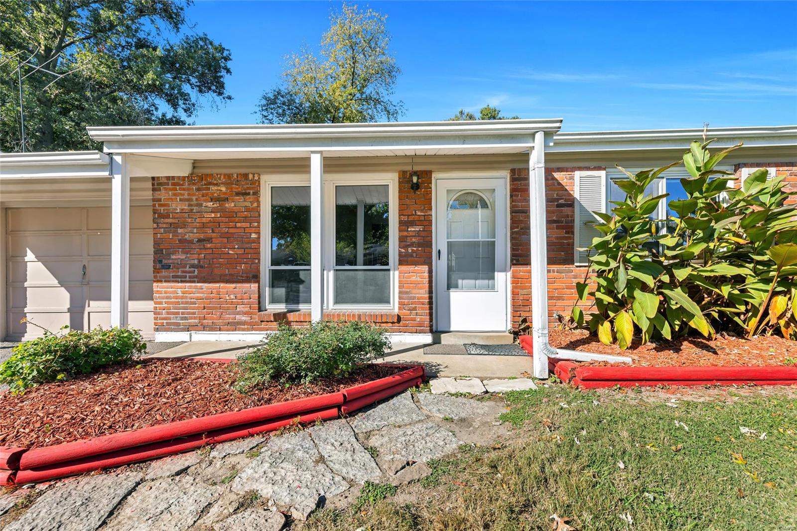 Maryland Heights, Missouri 63043, United States, 3 Bedrooms Bedrooms, ,1 BathroomBathrooms,Residential,Pending,38965