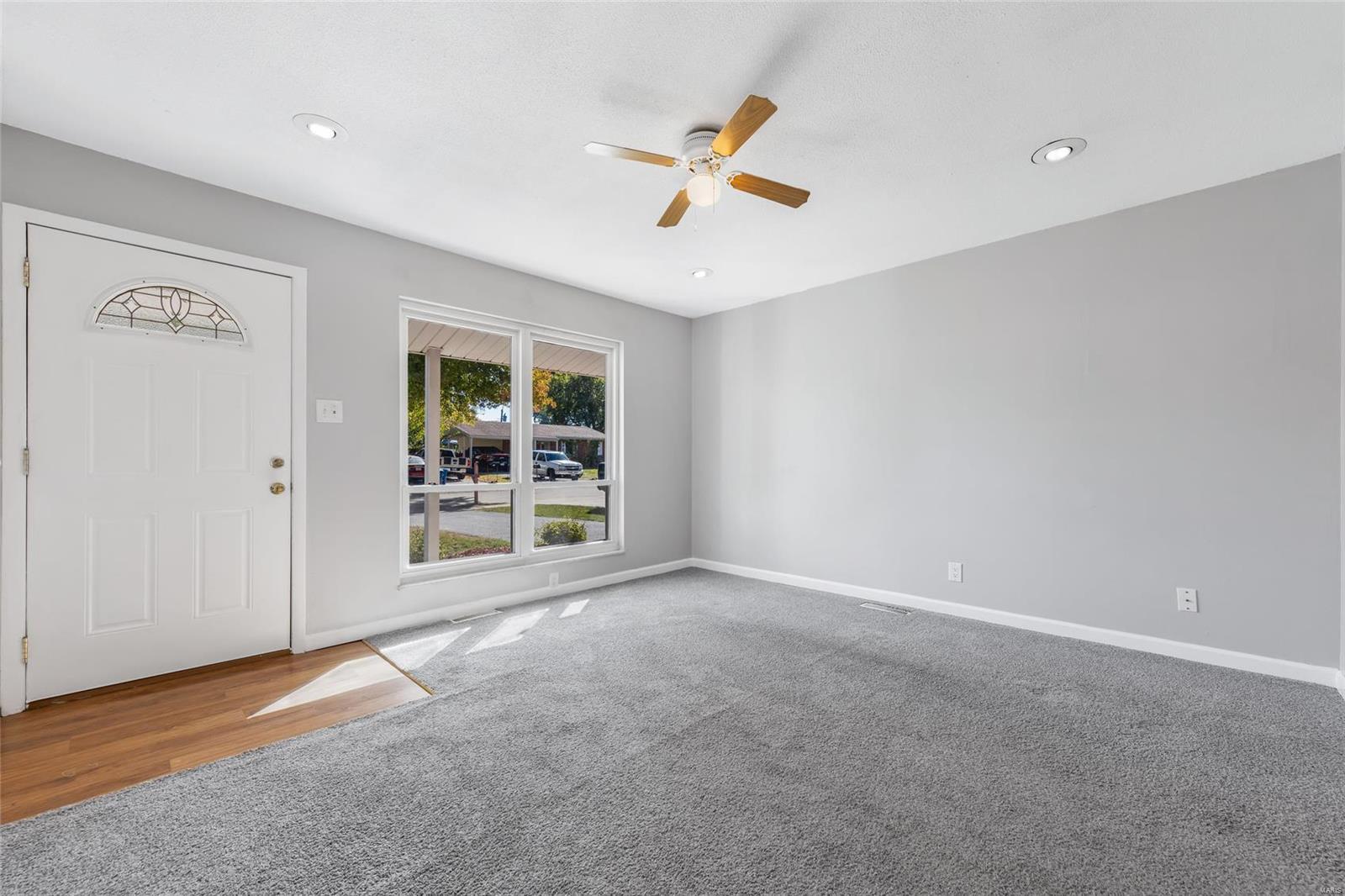 Maryland Heights, Missouri 63043, United States, 3 Bedrooms Bedrooms, ,1 BathroomBathrooms,Residential,Pending,38965