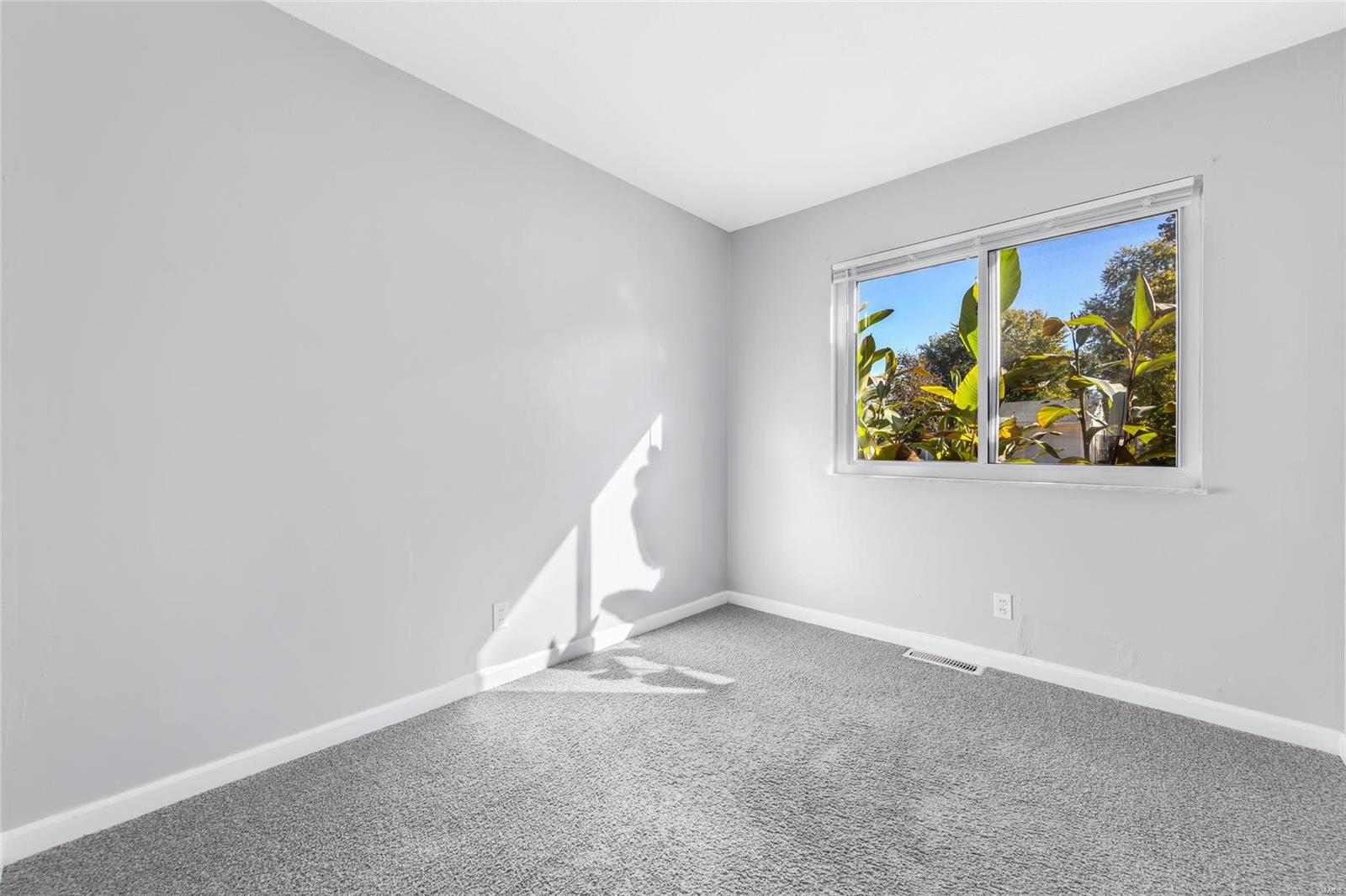 Maryland Heights, Missouri 63043, United States, 3 Bedrooms Bedrooms, ,1 BathroomBathrooms,Residential,Pending,38965