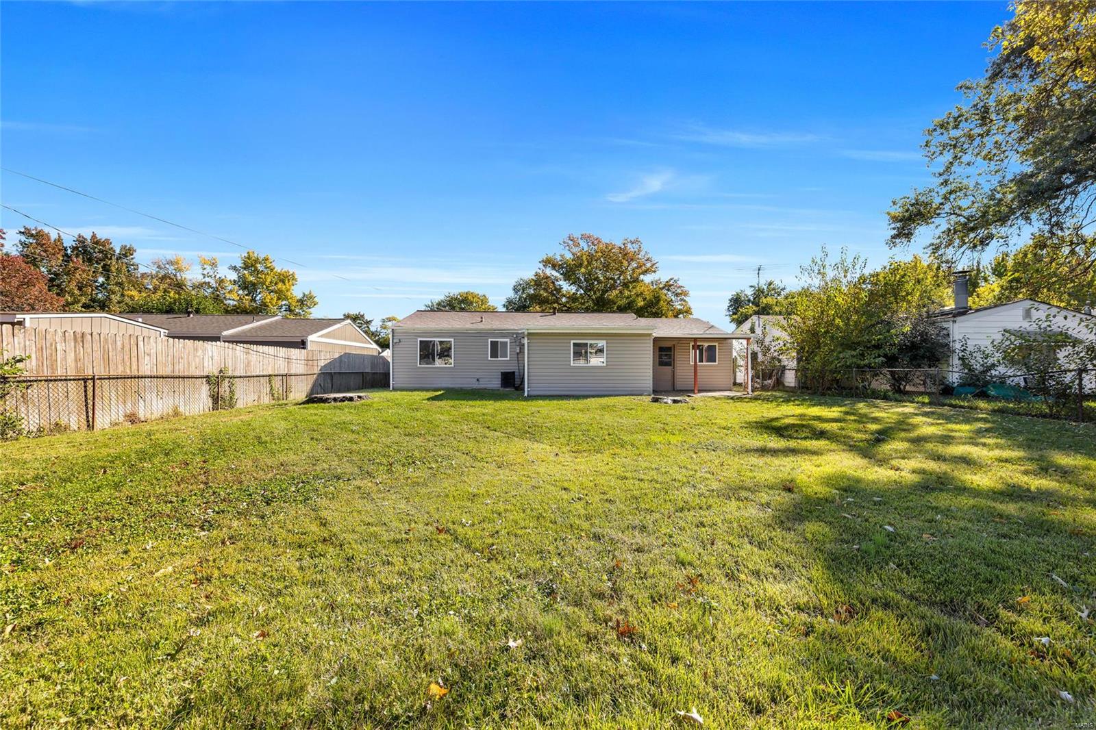 Maryland Heights, Missouri 63043, United States, 3 Bedrooms Bedrooms, ,1 BathroomBathrooms,Residential,Pending,38965