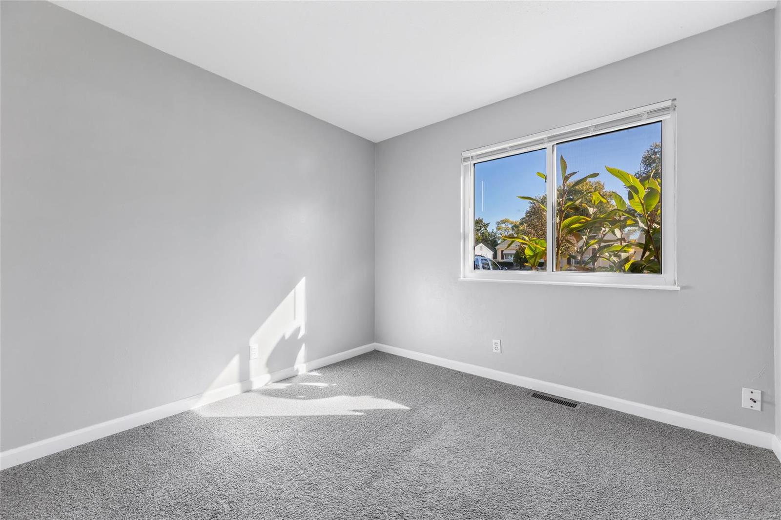 Maryland Heights, Missouri 63043, United States, 3 Bedrooms Bedrooms, ,1 BathroomBathrooms,Residential,Pending,38965