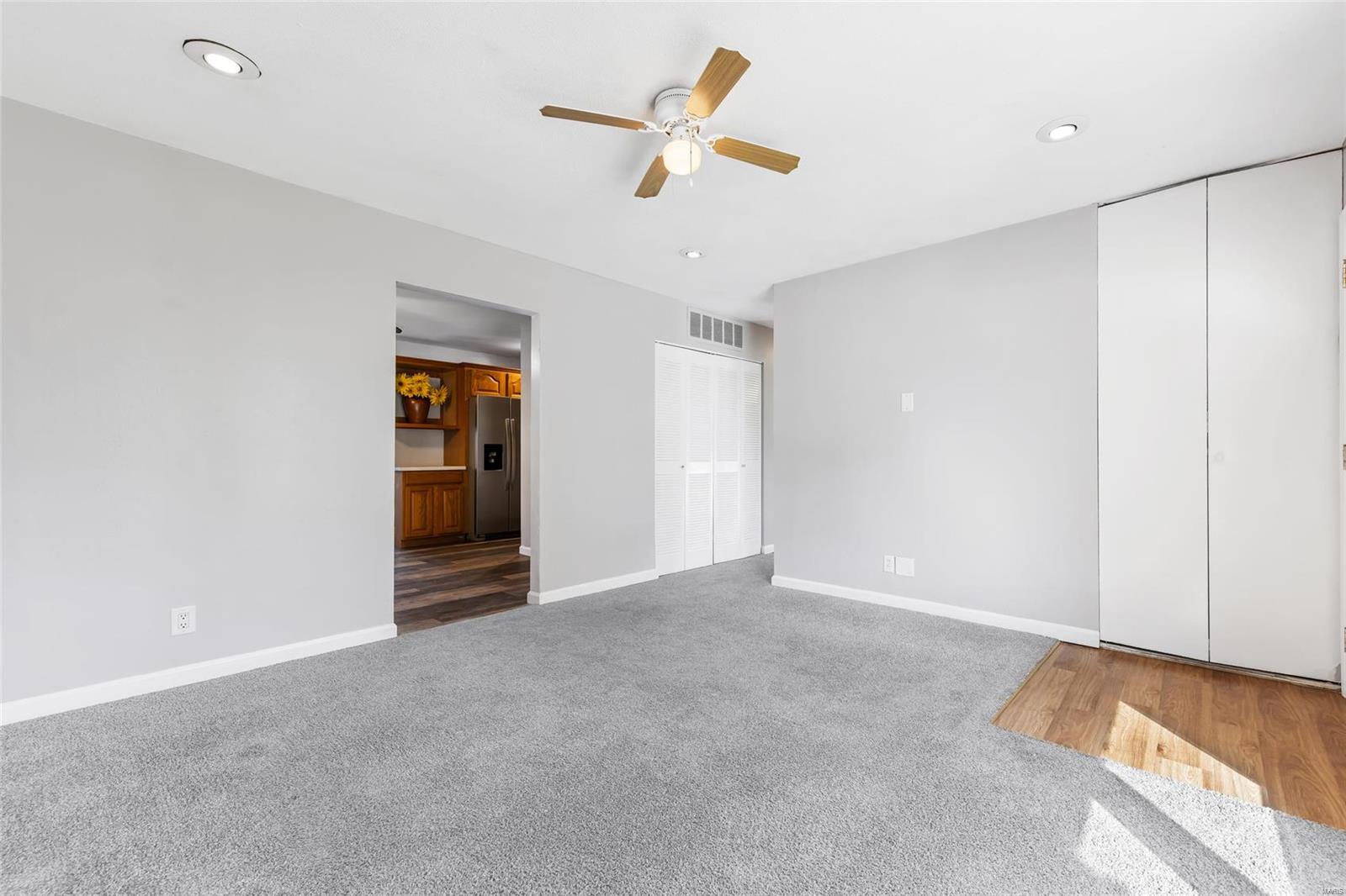 Maryland Heights, Missouri 63043, United States, 3 Bedrooms Bedrooms, ,1 BathroomBathrooms,Residential,Pending,38965