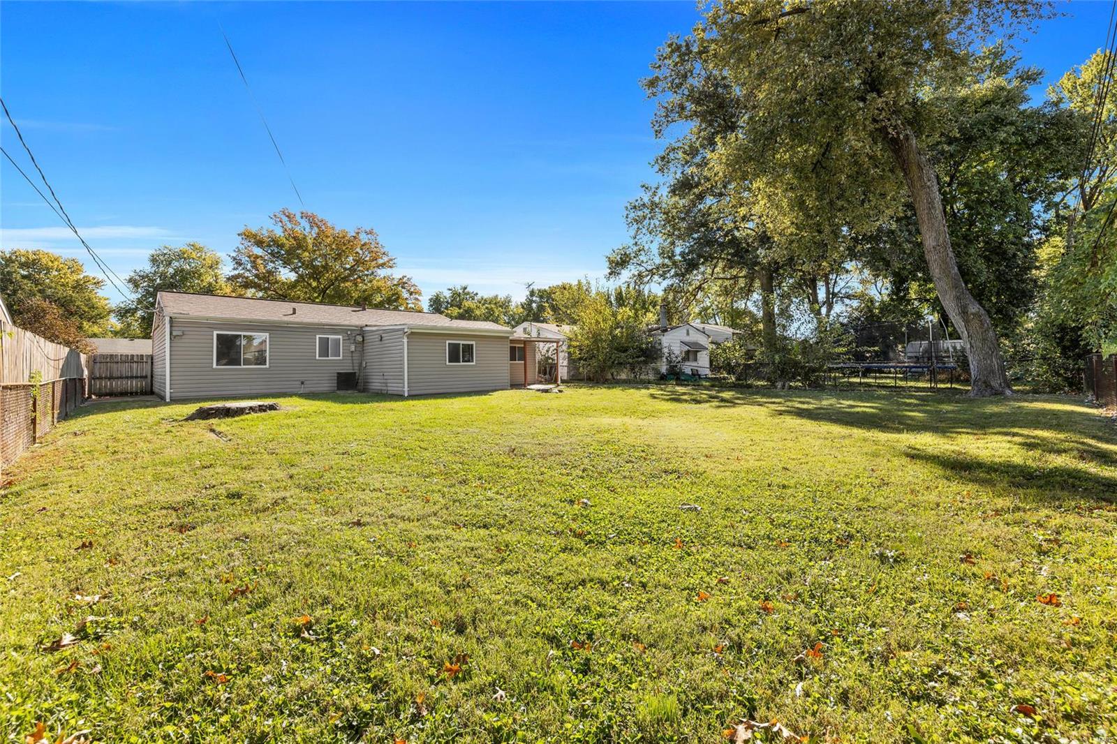 Maryland Heights, Missouri 63043, United States, 3 Bedrooms Bedrooms, ,1 BathroomBathrooms,Residential,Pending,38965