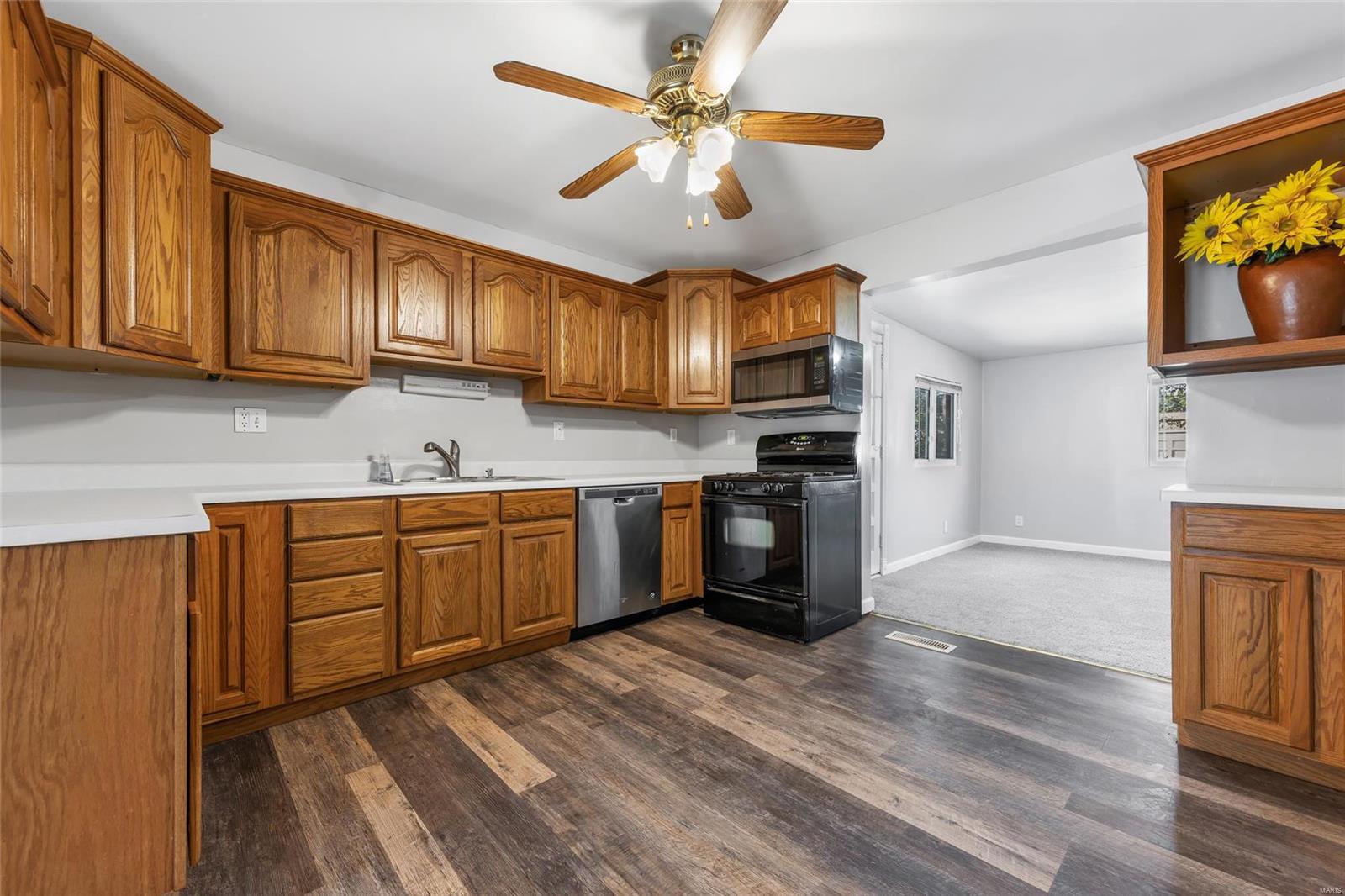 Maryland Heights, Missouri 63043, United States, 3 Bedrooms Bedrooms, ,1 BathroomBathrooms,Residential,Pending,38965