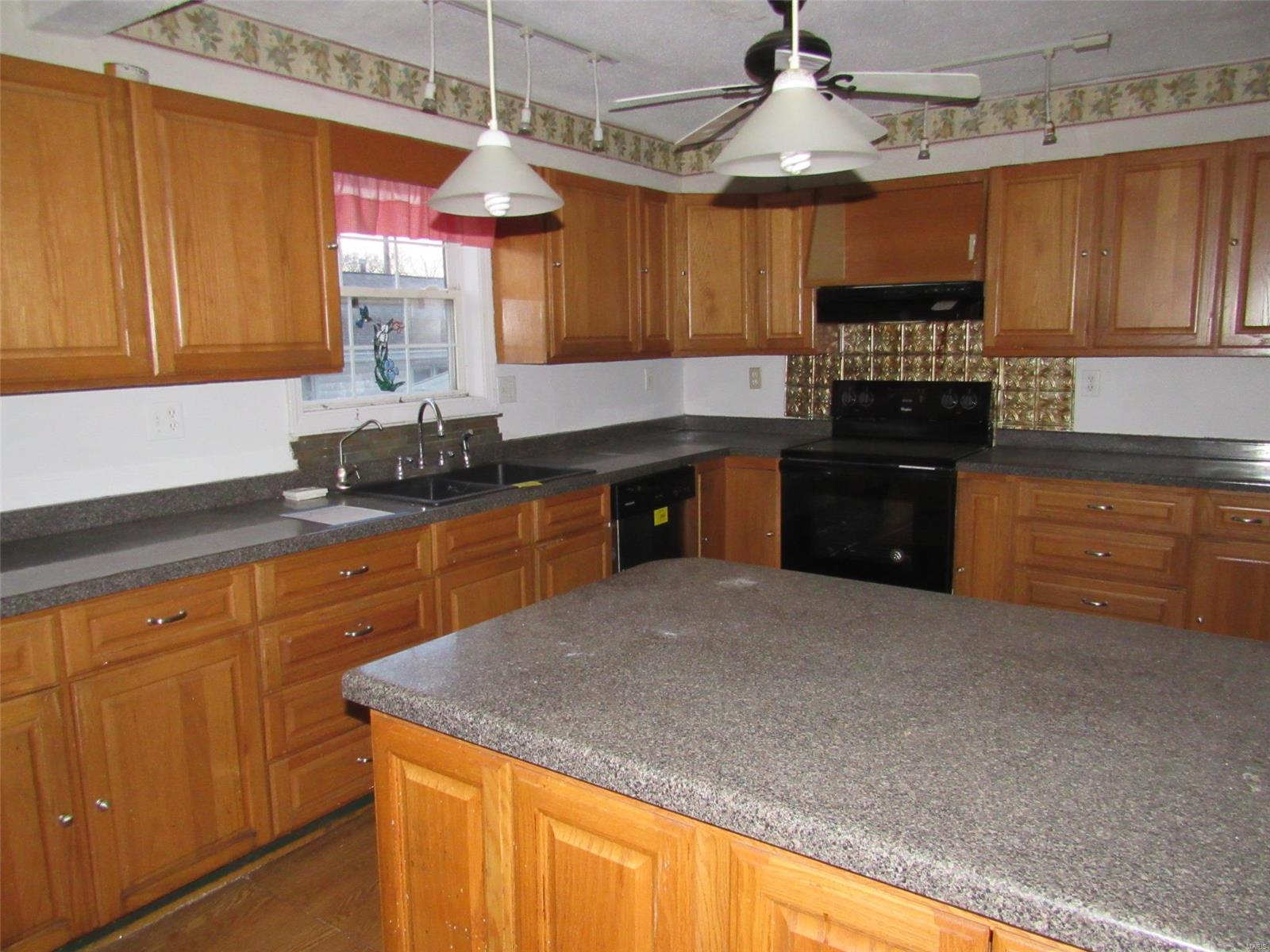 Hannibal, Missouri 63401, United States, 2 Bedrooms Bedrooms, ,2 BathroomsBathrooms,Residential,Active,89557