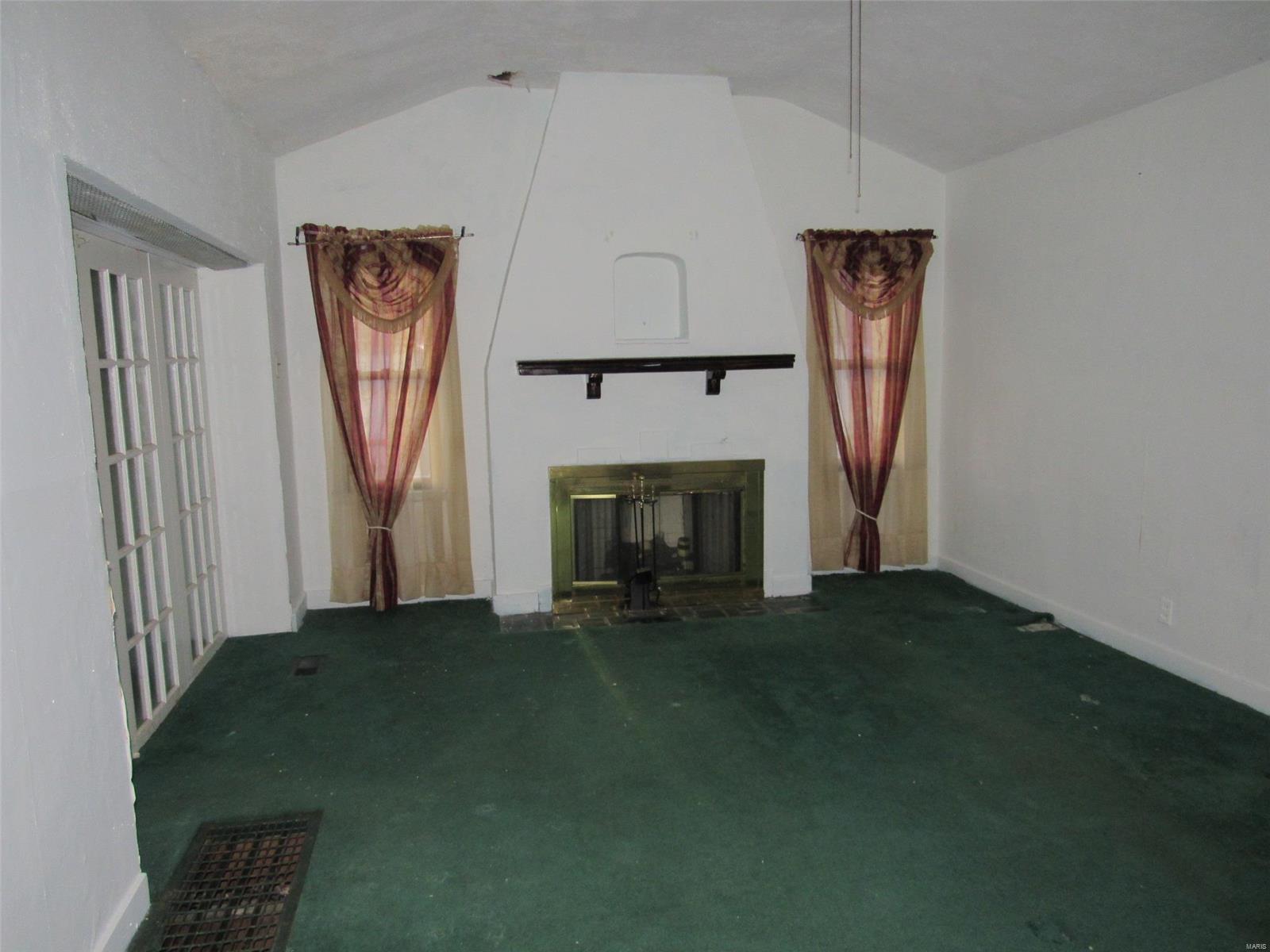 Hannibal, Missouri 63401, United States, 2 Bedrooms Bedrooms, ,2 BathroomsBathrooms,Residential,Active,89557