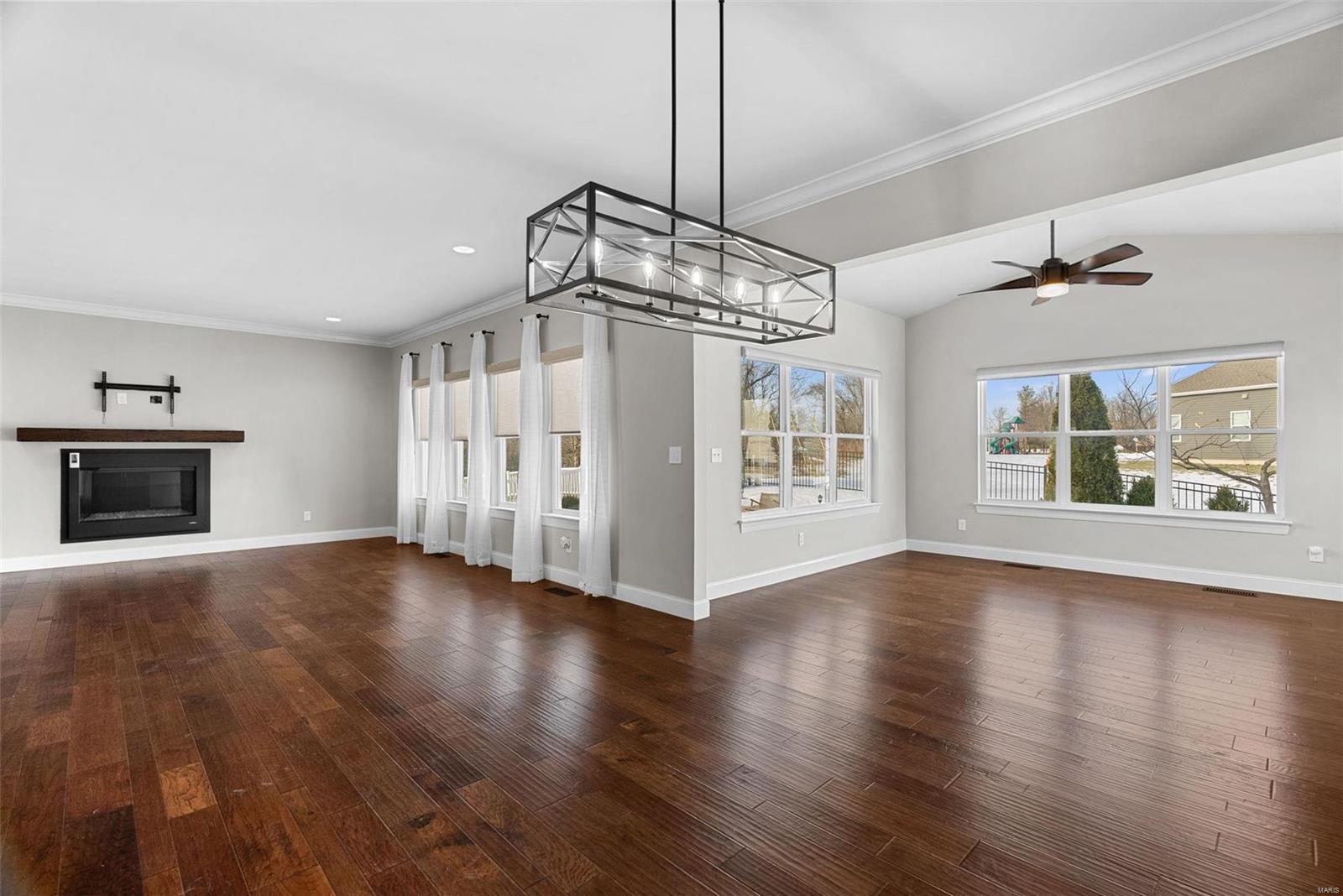 Wentzville, Missouri 63385, United States, 4 Bedrooms Bedrooms, ,3 BathroomsBathrooms,Residential,Pending,27319