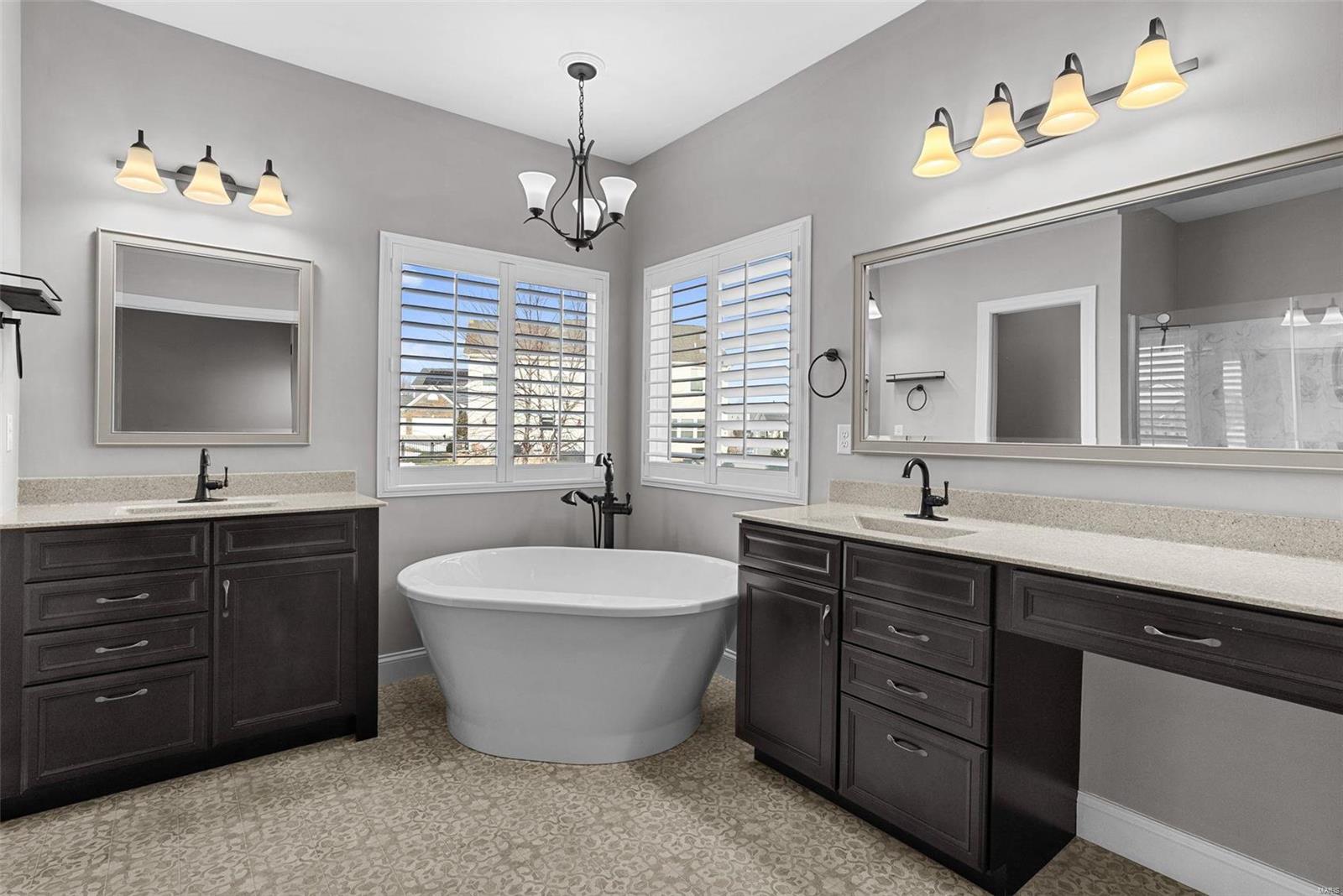 Wentzville, Missouri 63385, United States, 4 Bedrooms Bedrooms, ,3 BathroomsBathrooms,Residential,Pending,27319