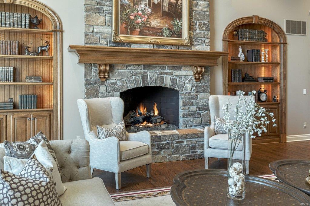 Whitmoor Upper Rdwy & Esmt - Residential