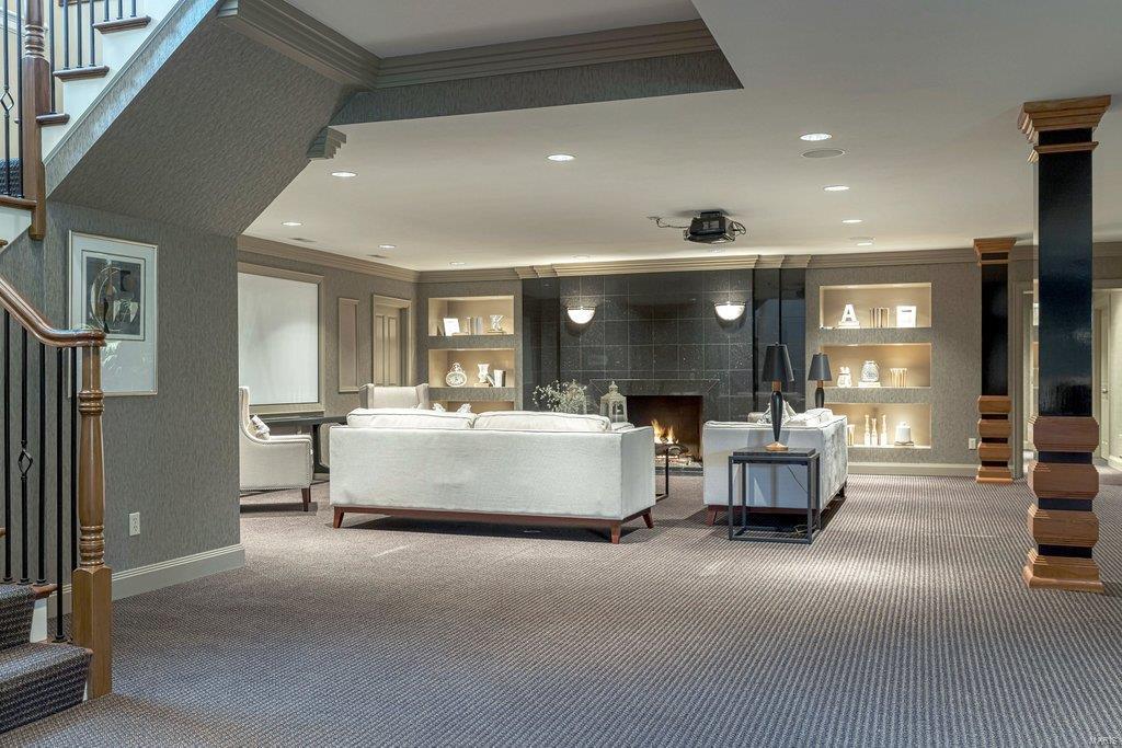 Whitmoor Upper Rdwy & Esmt - Residential