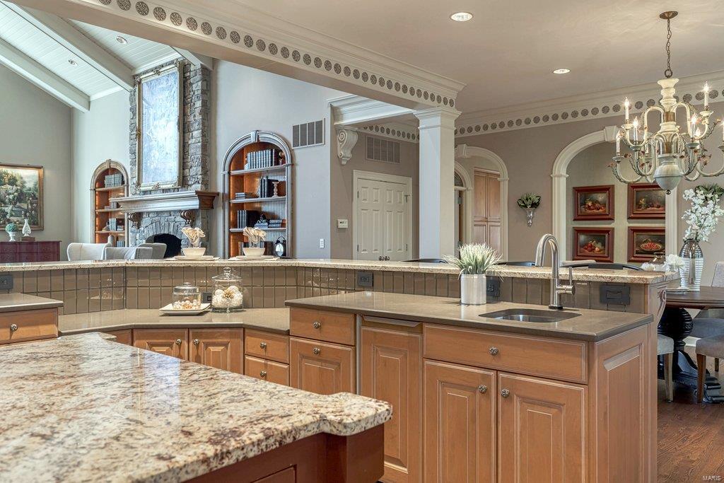 Whitmoor Upper Rdwy & Esmt - Residential