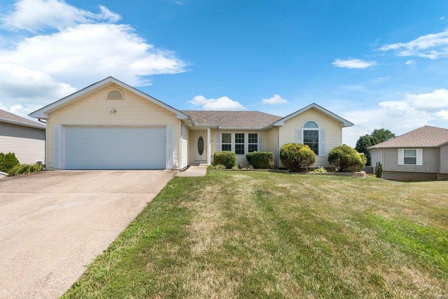 Hard to find-Yet, here it is! 5 bedroom, 3 bath home on quiet cul de sac in Alma Schrader school district. One owner home with high ceilings, lots of light and windows, split bedroom floor plan and main level laundry. Basement is finished with a family room, additional bedrooms and walks out to a privacy fenced yard. Ready for immediate possession.