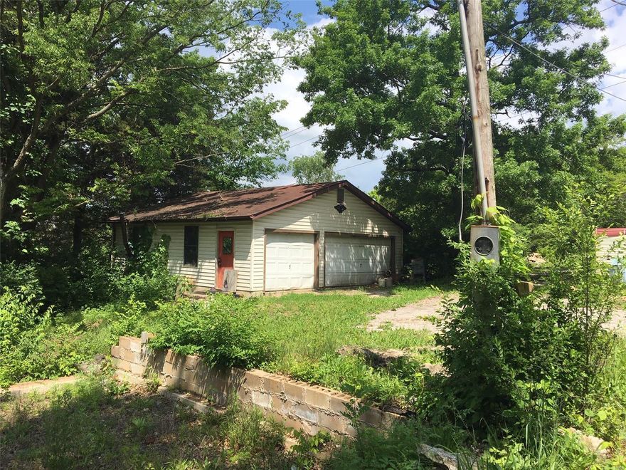 Almost 2 Acres in Northwest School District. 30X30 Garage. Property had a manufactured home that burned. All the set-ups are still there. Buyers to satisfy themselves as to septic & well. Both were in use when home burned. this location is just off Highway 30. Very convenient to go to House Springs or Cedar Hill! Call for more information or to make an appointment.
NOTE: This sale includes 2 Lots (sellers receive two tax bills). Tax paid amount ($385) reflects both lots. Additional Rooms: Other